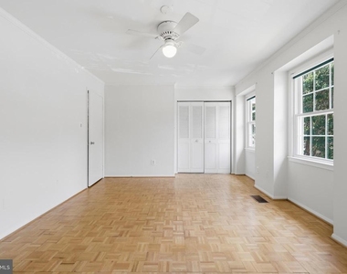8350 Glastonbury Court - Photo Thumbnail 15