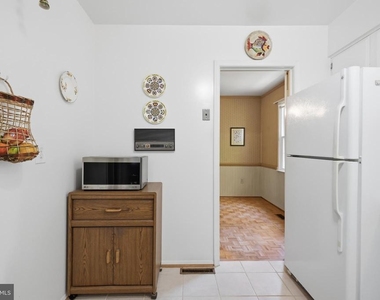 8350 Glastonbury Court - Photo Thumbnail 11