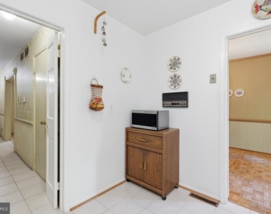8350 Glastonbury Court - Photo Thumbnail 12