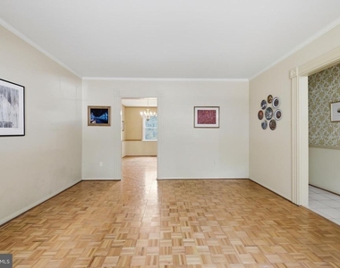 8350 Glastonbury Court - Photo Thumbnail 5