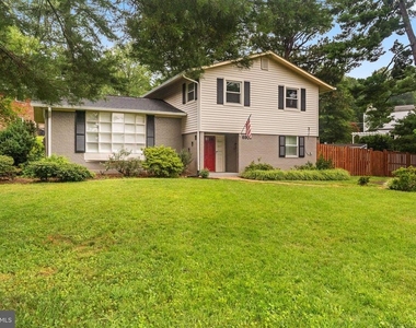 6901 Murray Lane - Photo Thumbnail 3