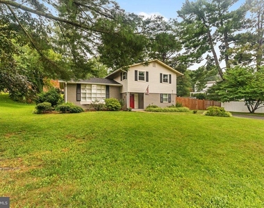 6901 Murray Lane - Photo Thumbnail 2