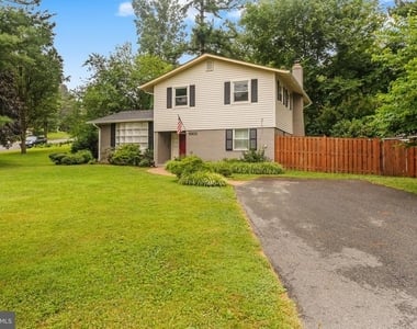 6901 Murray Lane - Photo Thumbnail 4
