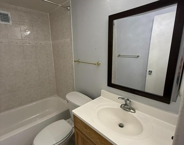 3100 S Manchester Street - Photo Thumbnail 10