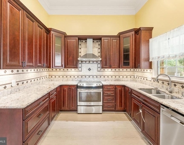 6711 Doane Avenue - Photo Thumbnail 7