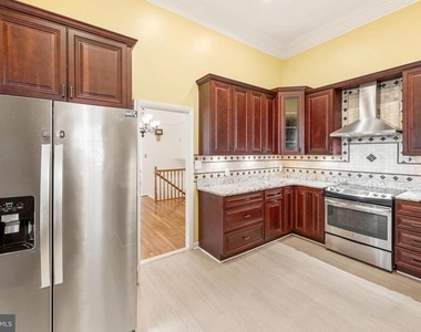 6711 Doane Avenue - Photo Thumbnail 9