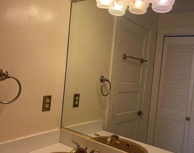 126 N Payne Street N - Photo Thumbnail 14