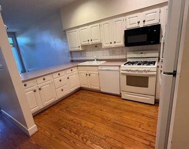 126 N Payne Street N - Photo Thumbnail 4