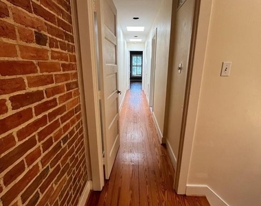 126 N Payne Street N - Photo Thumbnail 9