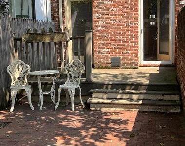 126 N Payne Street N - Photo Thumbnail 18