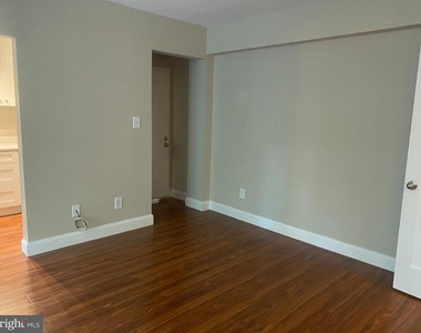 1905 N Rhodes Street - Photo Thumbnail 8