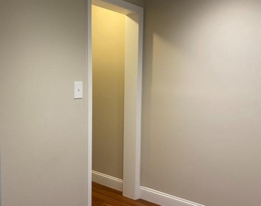 1905 N Rhodes Street - Photo Thumbnail 27