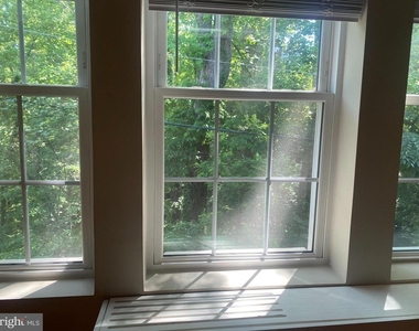 1905 N Rhodes Street - Photo Thumbnail 12