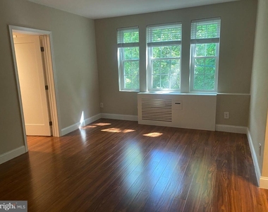 1905 N Rhodes Street - Photo Thumbnail 11