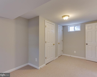 1045 N Monroe Street - Photo Thumbnail 16