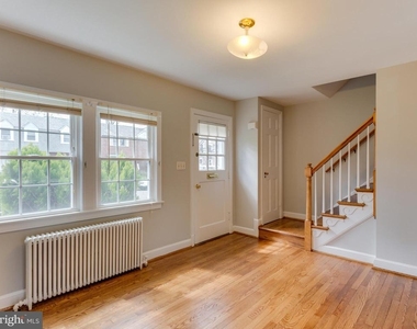1045 N Monroe Street - Photo Thumbnail 4