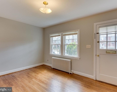 1045 N Monroe Street - Photo Thumbnail 5