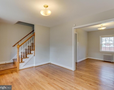 1045 N Monroe Street - Photo Thumbnail 3
