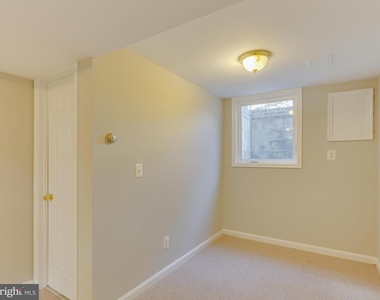 1045 N Monroe Street - Photo Thumbnail 18