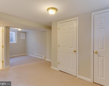 1045 N Monroe Street - Photo Thumbnail 15