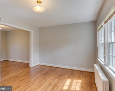 1045 N Monroe Street - Photo Thumbnail 6