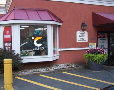 1121 Arlington Blvd. - Photo Thumbnail 10