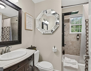 1800 N Quantico Street - Photo Thumbnail 2