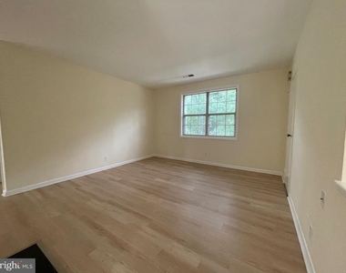 2515 S Walter Reed Drive - Photo Thumbnail 4