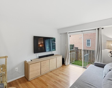 1113 N Vernon Street - Photo Thumbnail 8