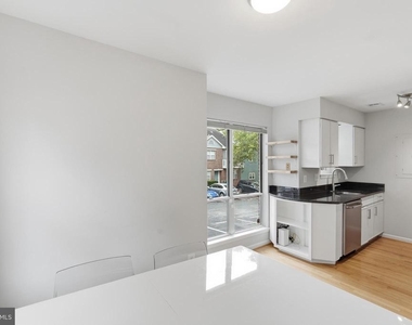 1113 N Vernon Street - Photo Thumbnail 14