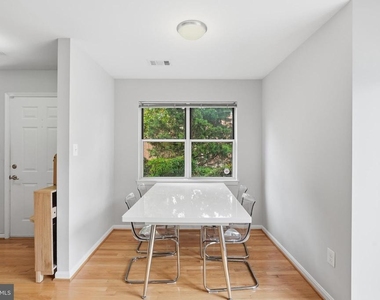 1113 N Vernon Street - Photo Thumbnail 9
