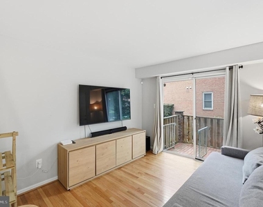 1113 N Vernon Street - Photo Thumbnail 6