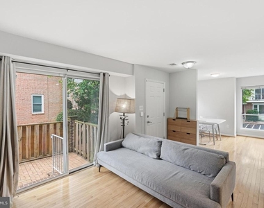 1113 N Vernon Street - Photo Thumbnail 4