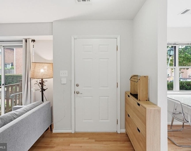 1113 N Vernon Street - Photo Thumbnail 3