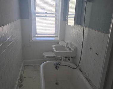 2621 E Monmouth Street - Photo Thumbnail 5