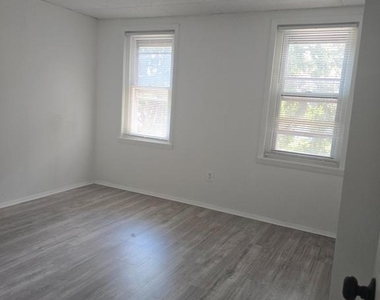 2621 E Monmouth Street - Photo Thumbnail 3