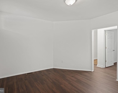 4617 Locust Street - Photo Thumbnail 5