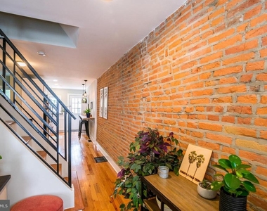 2531 E Gordon Street - Photo Thumbnail 2