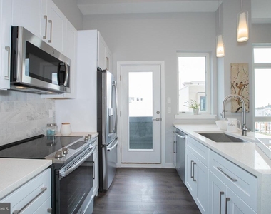 1534 Ridge Avenue - Photo Thumbnail 5
