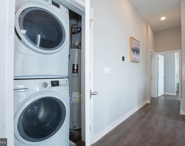 1534 Ridge Avenue - Photo Thumbnail 12