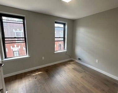 2723 Sears Street - Photo Thumbnail 6