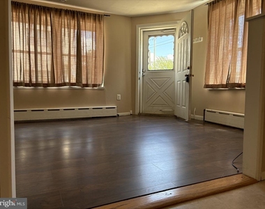 2842 S Iseminger Street - Photo Thumbnail 3