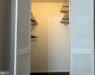 2842 S Iseminger Street - Photo Thumbnail 8