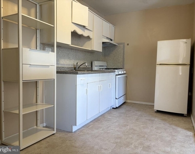 2842 S Iseminger Street - Photo Thumbnail 4