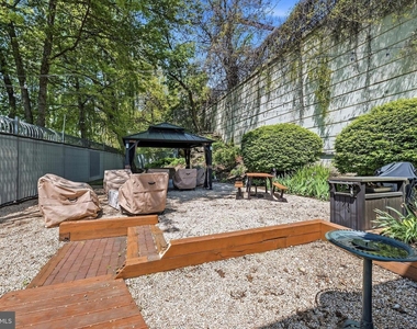 2 Leverington Avenue - Photo Thumbnail 18