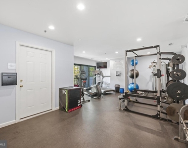 2 Leverington Avenue - Photo Thumbnail 17