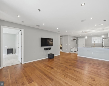 2 Leverington Avenue - Photo Thumbnail 7