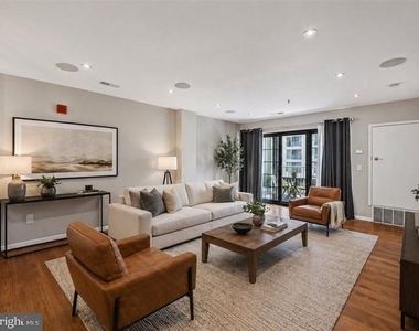 2 Leverington Avenue - Photo Thumbnail 5