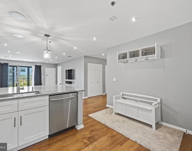 2 Leverington Avenue - Photo Thumbnail 2