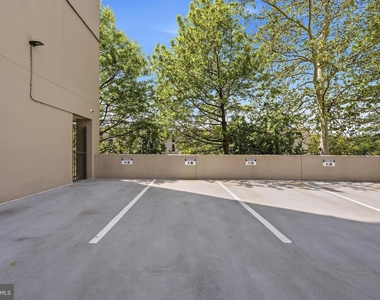 2 Leverington Avenue - Photo Thumbnail 19